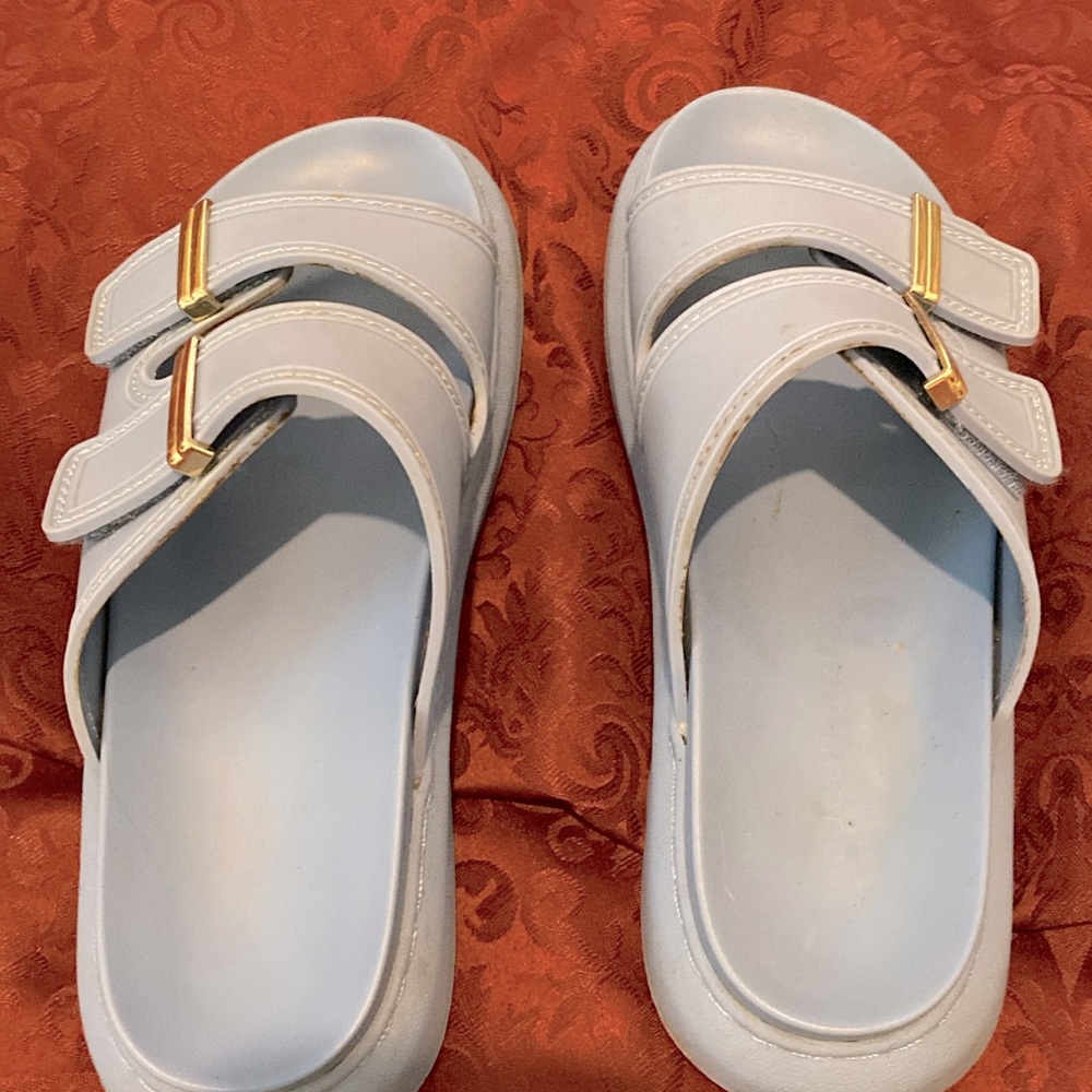 Steve Madden platform size 8 baby blue flip flops